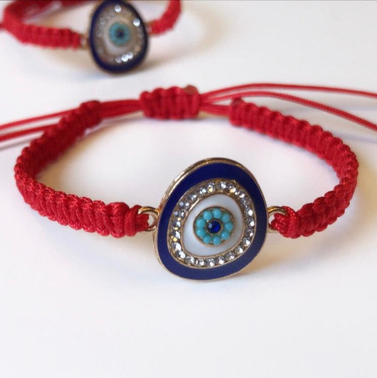 Blue evil eye in macramé